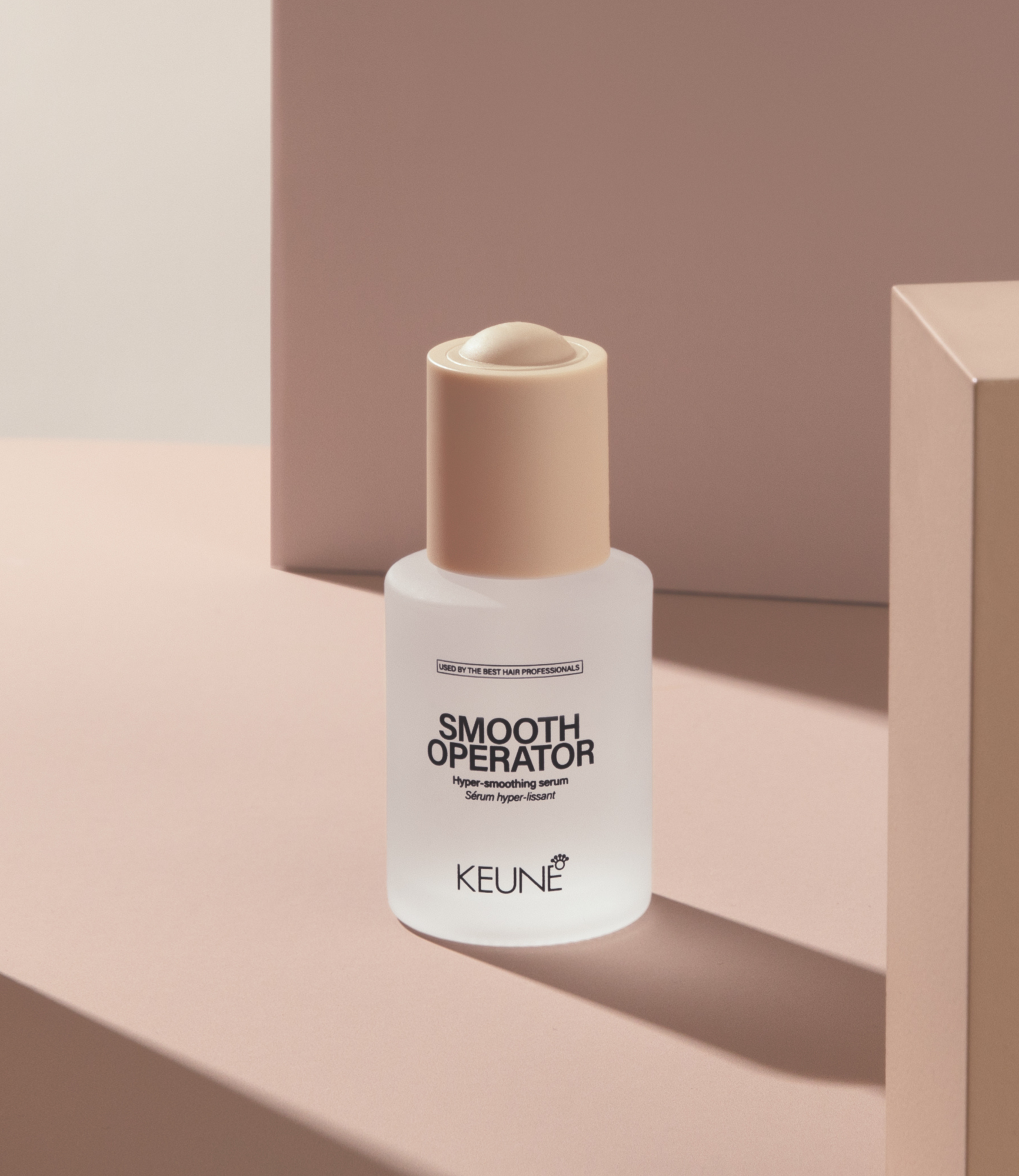 Keune Smooth Operator: Nährendes Haarserum mit Vitamin E und Pflanzenproteinen für glattes, glänzendes Haar.